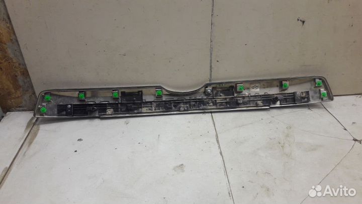 Накладка крышки багажника