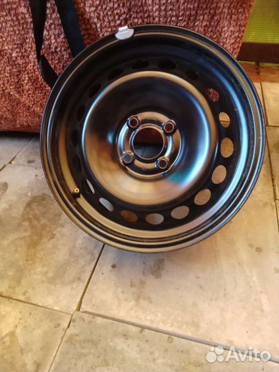 Продаю 4штампованых диска и колпаки за 7000