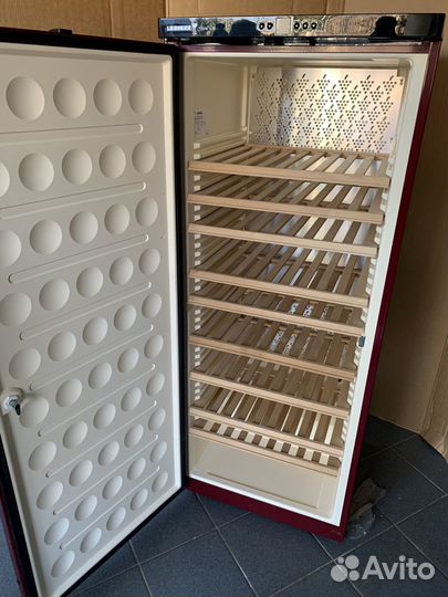Винный шкаф liebherr
