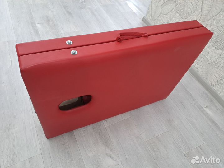 Массажная кушетка