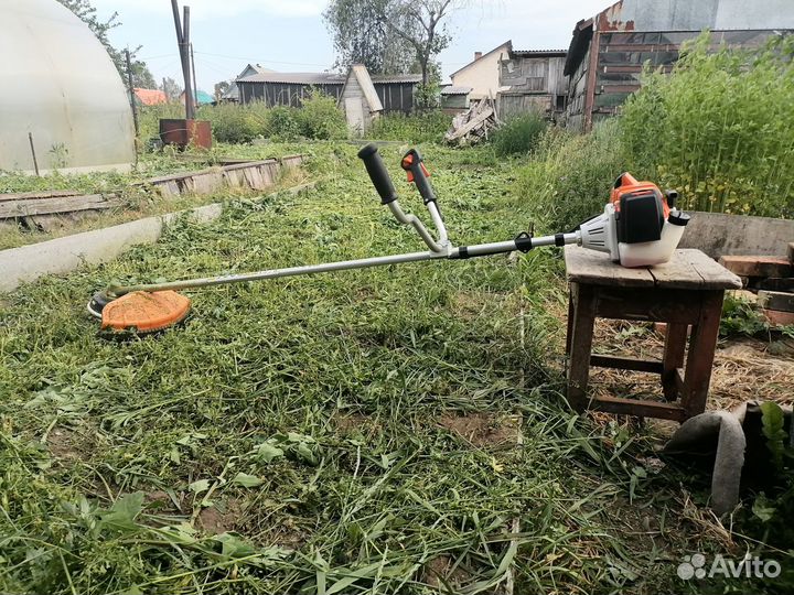 Скос травы, стрижка лужаек