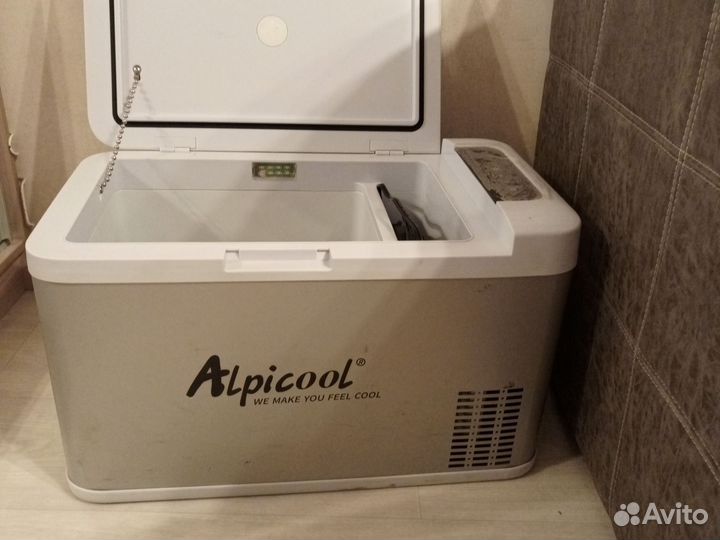 Авто холодильник компрессорный. 220;24;12в