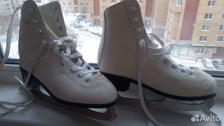 Продам Фигурные коньки размер 36
