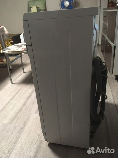Стиральная машина Indesit узкая