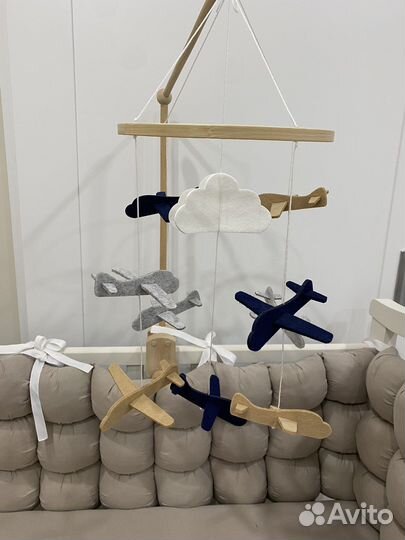 Мобиль с держателем