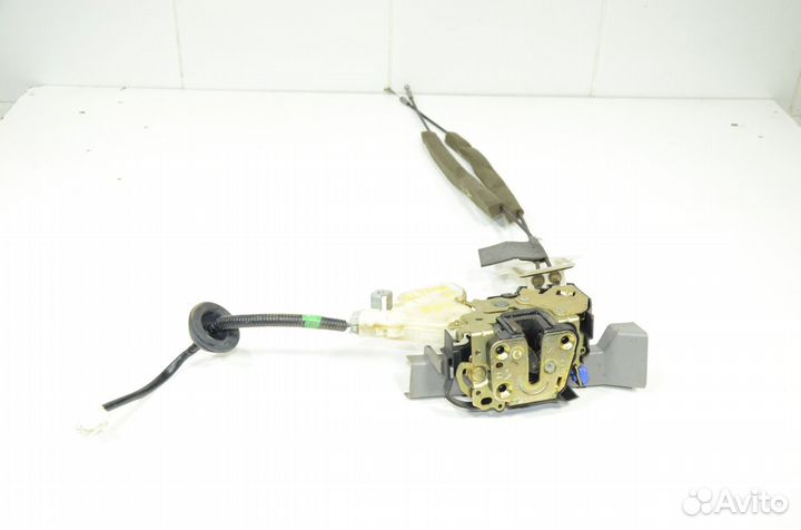 Замок двери передний правый Nissan Altima L31 2.5