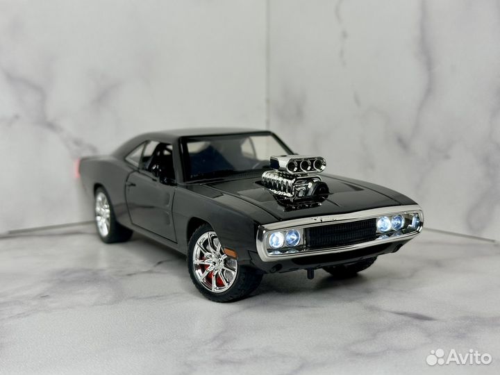 Модель металлическая Dodge Challenger