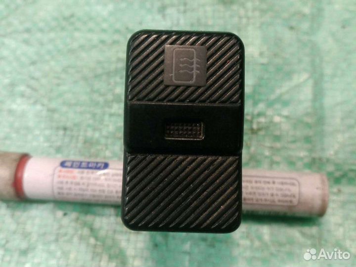 Кнопка подогрева стекла Volkswagen Passat B3