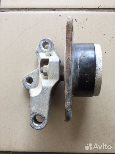 Подушка двигателя Mitsubishi Colt Z30 1.3