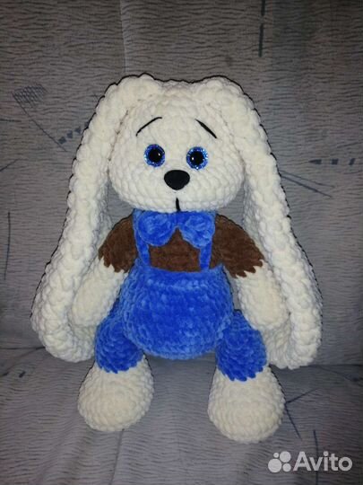 Вязаная игрушка. Зайчик-мальчик