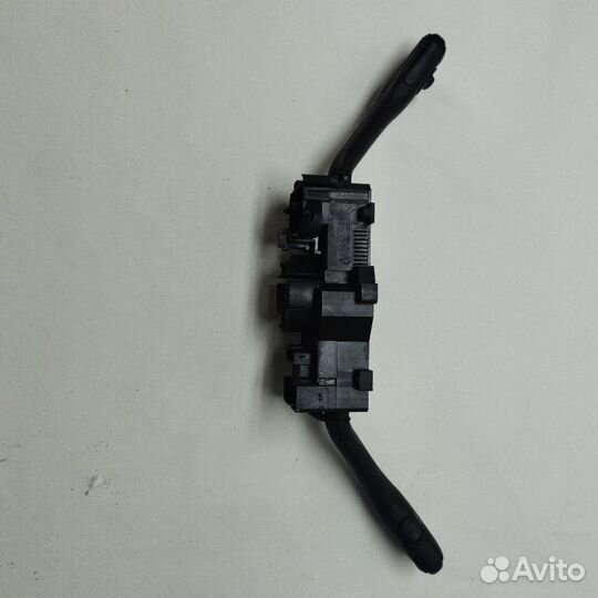 Переключатель под рулевой Volkswagen Passat 2003