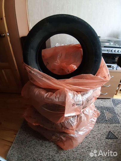 Bridgestone Dueler H/T 215/65 R16 98V, 4 шт