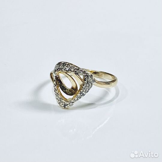 Золотое кольцо с камнем