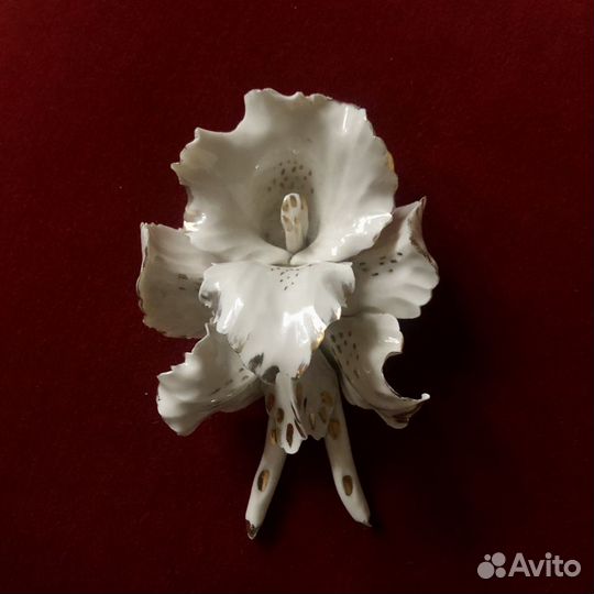 Цветок фарфоровый антикварный