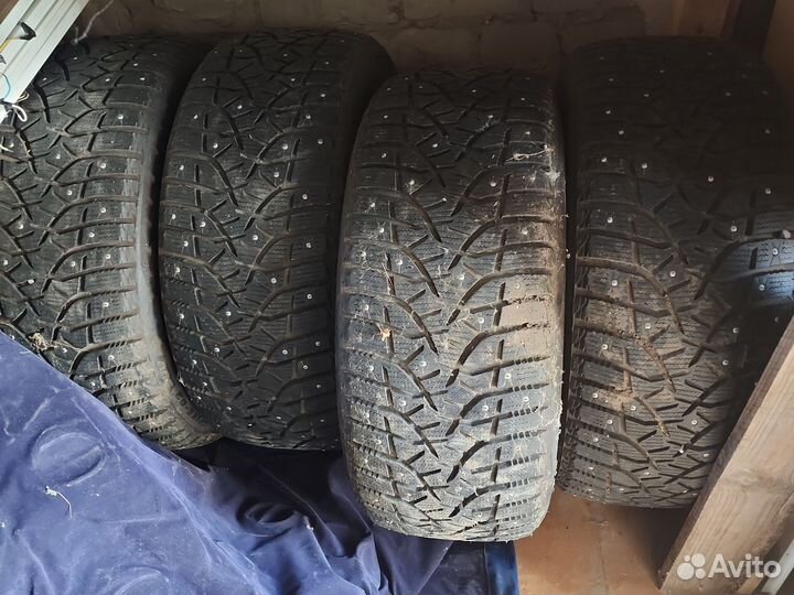 Bridgestone Blizzak Spike-02 275/45 R20