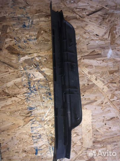 Накладка на порог передняя левая Toyota Vitz NCP10