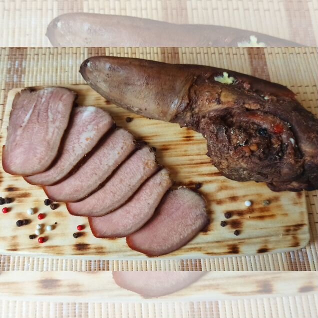 Язык телячий варёно-копчёный чищенный