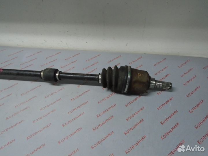 Nissan 39100-AU315 Вал приводной правый