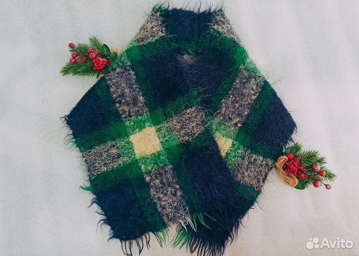 Мохеровый шарф красный и зеленый