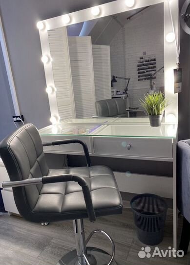 Место для мастера-бровиста