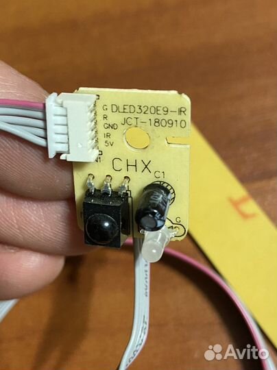 Dexp H32F8000Q ик-порт, кнопки управления