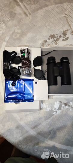 Бинокль Carl Zeiss Conquest HD 8x42