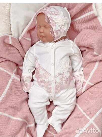 Комплект на выписку для девочки