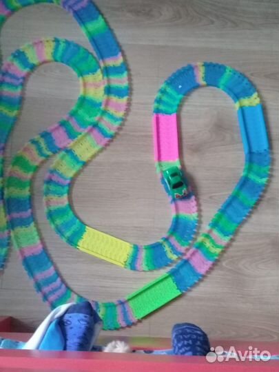 Гибкий трек с машинкой