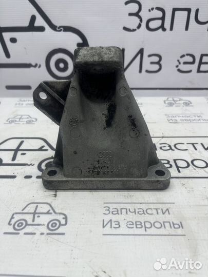 Кронштейн двигателя правый Audi A6C5
