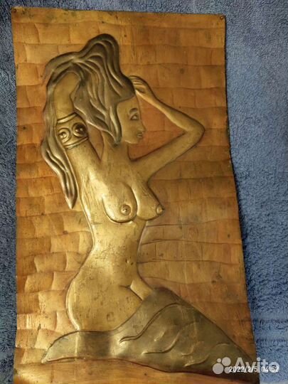 Чеканка обнаженная женщина ручная работа