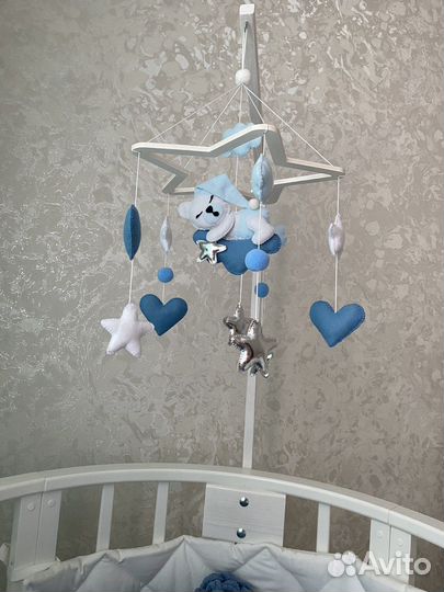 Мобиль в кроватку из фетра