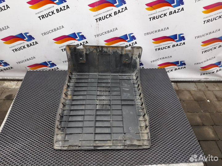 Крышка аккумуляторного ящика