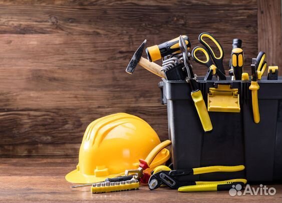 Мастер универсал со своим инструментом