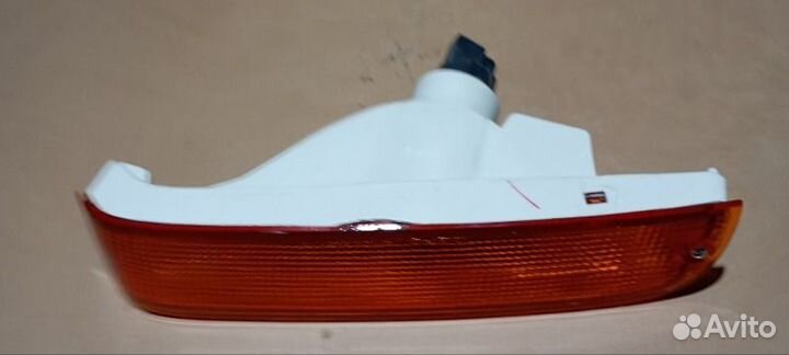 Поворотник правый Nissan Vanette