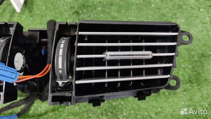 Дефлектор торпедо центральный Mercedes Benz E-cla