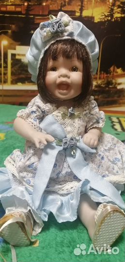 Кукла фарфоровая
