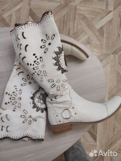 Белые сапожки женские