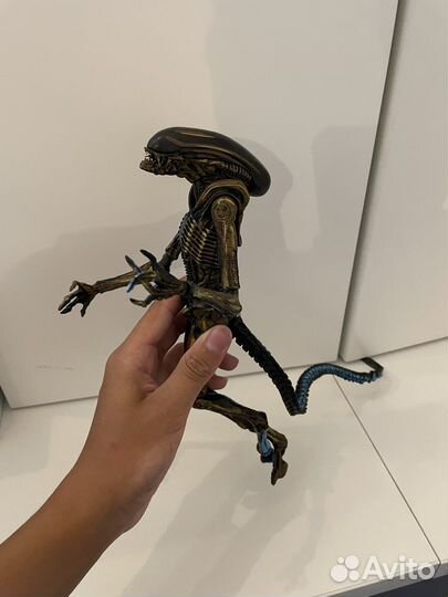 Фигурка чужой