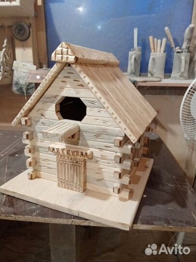 Скворечники для птиц. Кормушки