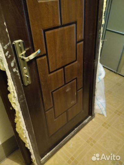 Металлическая дверь б/у