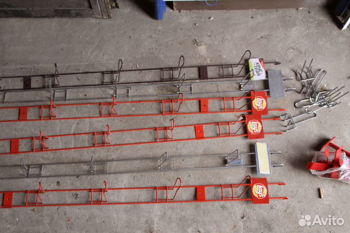 Стойка стальная, банки с крышками и крючки