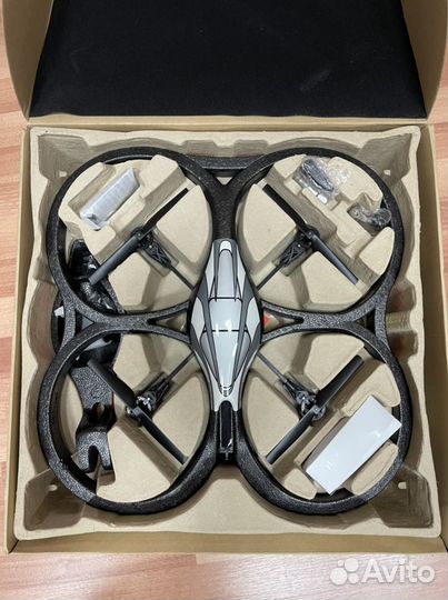 Квадрокоптер Parrot AR. Drone