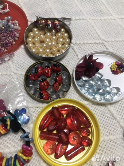 Бисер, бусины разноцветные россыпью