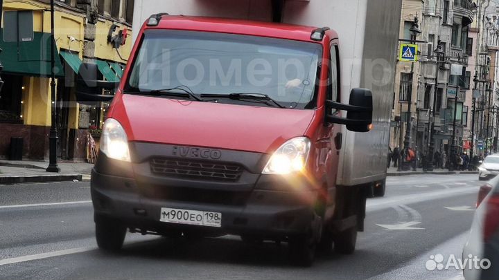 Водитель с личным грузовым автомобилем