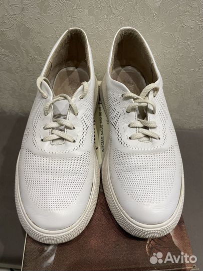 Кроссовки женские кожаные 40