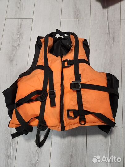 Спасательный жилет