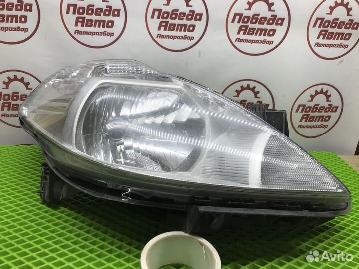Правая фара nissan tiida c11