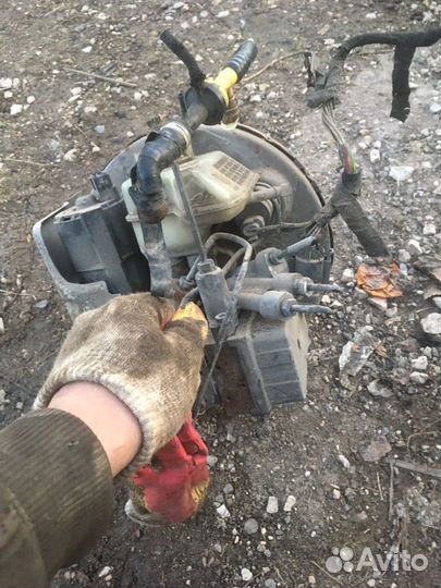 Вакуумный усилитель тормозов с главным тормозным ц