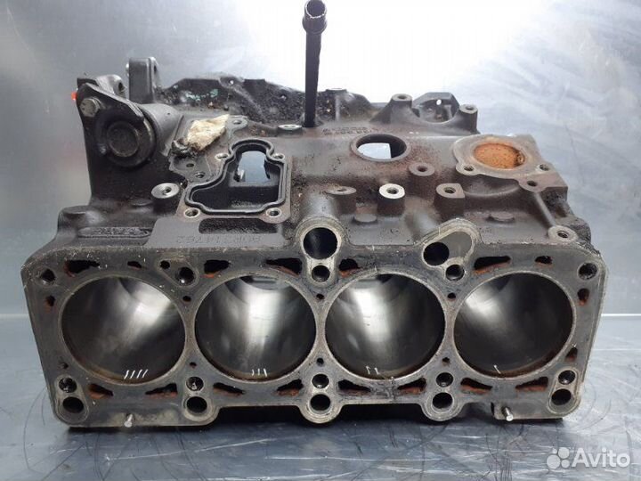 Двигатель Блок двигателя низ мотора Audi A4 B5