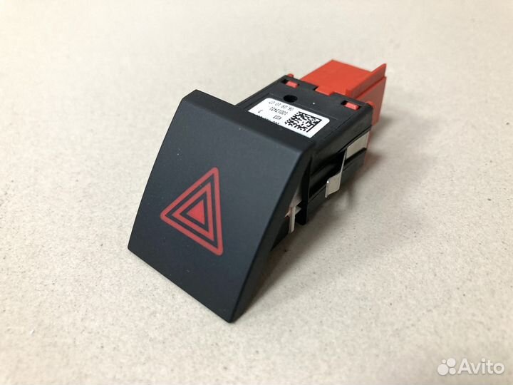 Кнопка аварийной сигнализации Skoda Fabia 2010-15